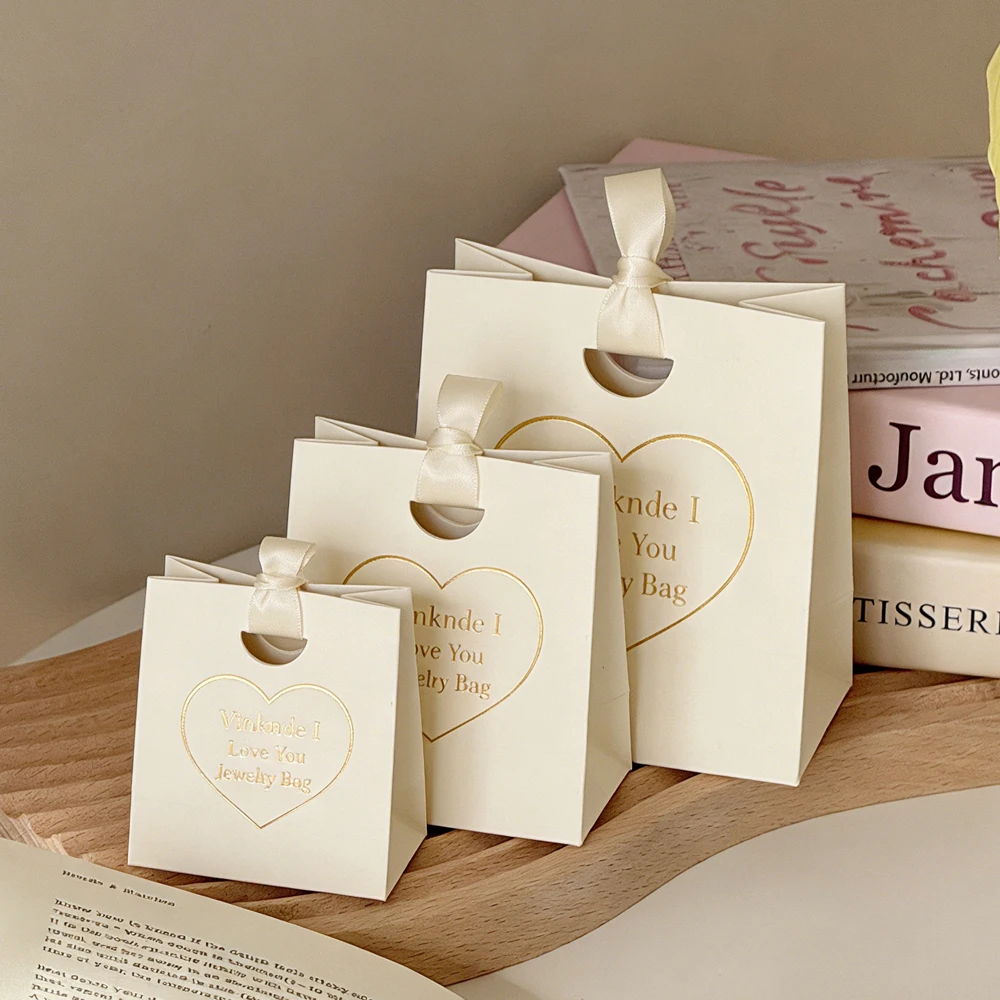 

100Pcs Chic Personalized Logo Jewelry Packaging Bag Beige Paper Handbag 22x18x8.5cm Cosmetic Tote Bag Wedding Favors Organizer
