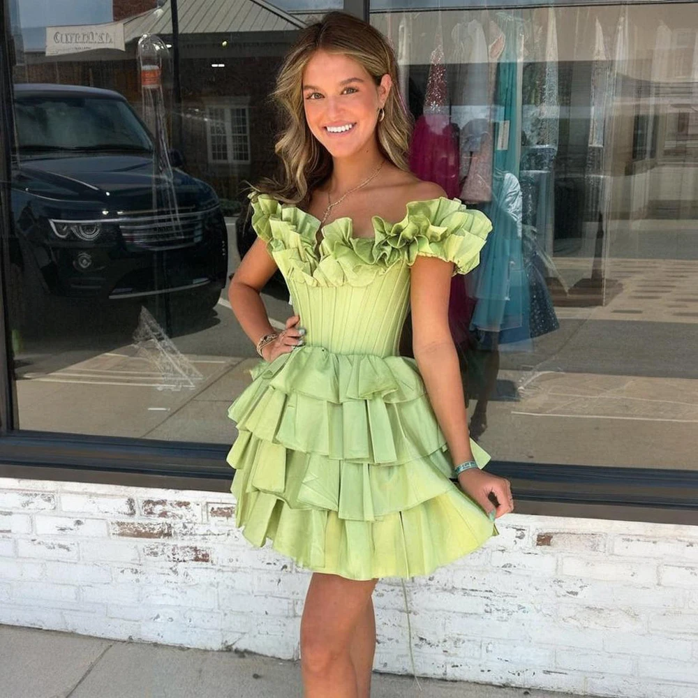 

Off the Shoulder Tiered Homecoming Dresses Ruffles Short Prom Party Dresses 2025 Lace Up Back Cocktail Graduation Dresses