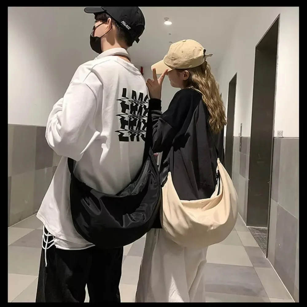 

Crossbody Bags Men Solid Color Large Capacity Hobos Unisex Harajuku Japanese Style Nylon Waterproof Travel Shoulder Zipper Purse