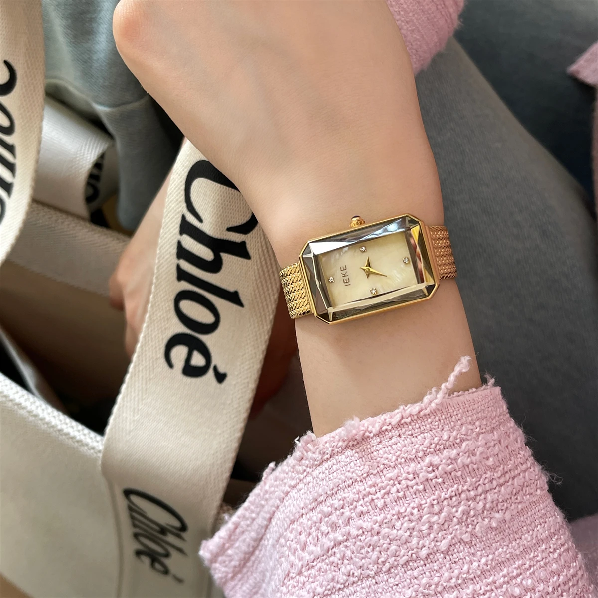 

2025 New Woman Watch Simple Silver Quartz Wristwatch Steel Mesh Belt Small Square Dial Gold Luxury Vintage Watch for Women Gift