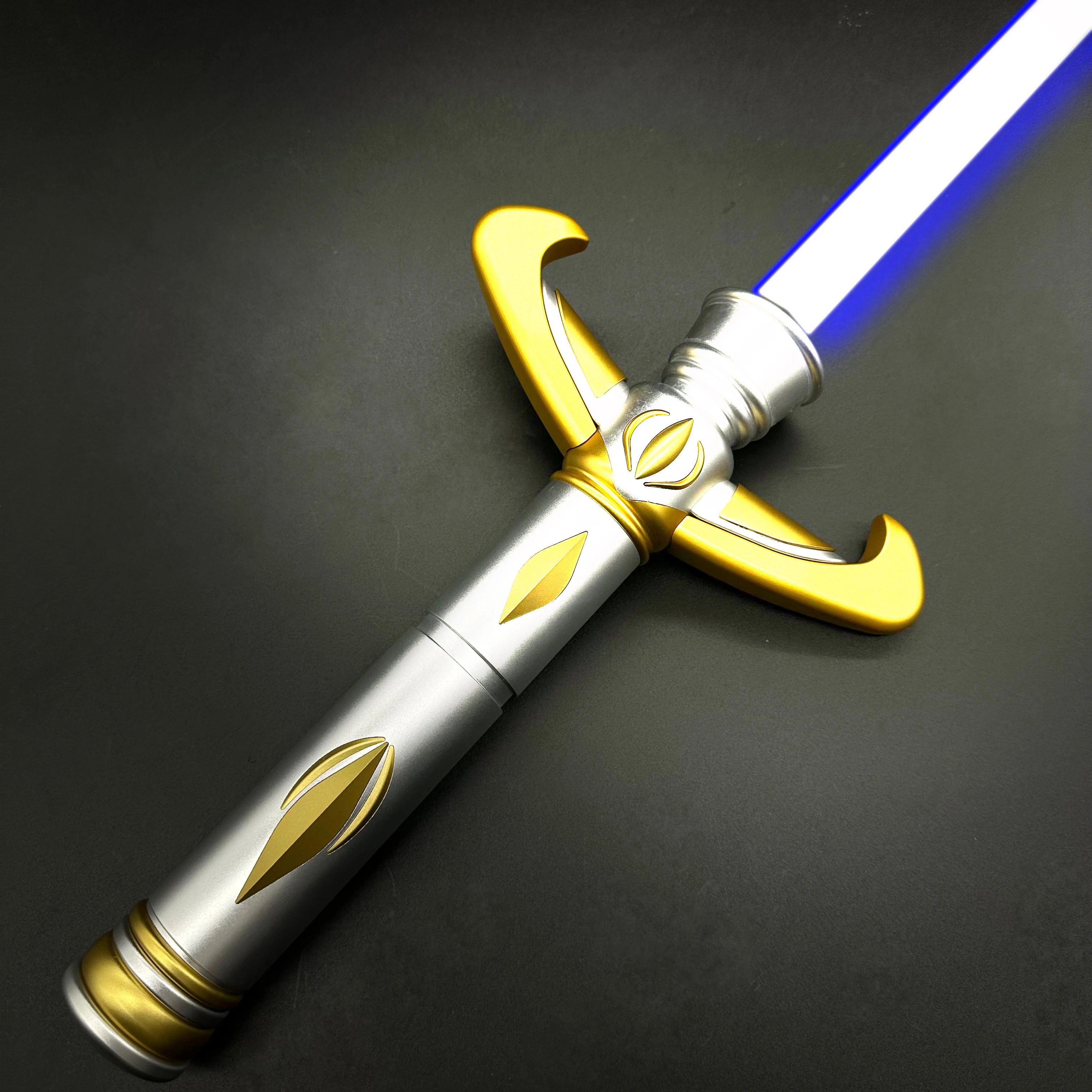 Avar Kriss Lightsaber Neopixel الحساسة السلس سوينغ المعادن الثقيلة المبارزة RGB بكسل اللعب تأثيري لعبة الفيلم الدعامة