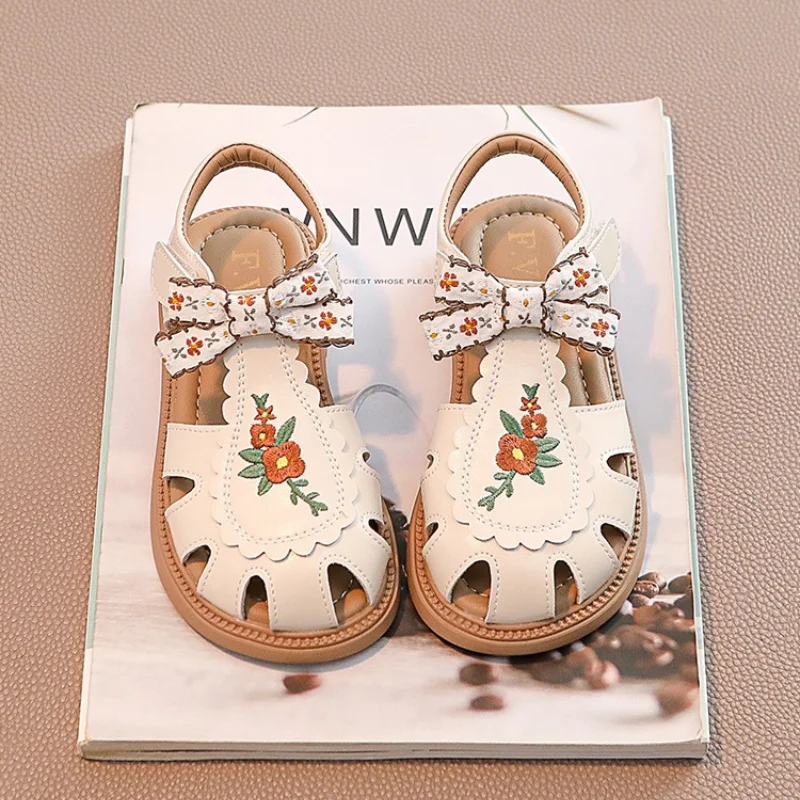 Unishuni Baby Girls Sandal Princess Soft Sole Summer Sandal Child Close Toed Bowknot Beach Shoe with Embroidery Flower Beige