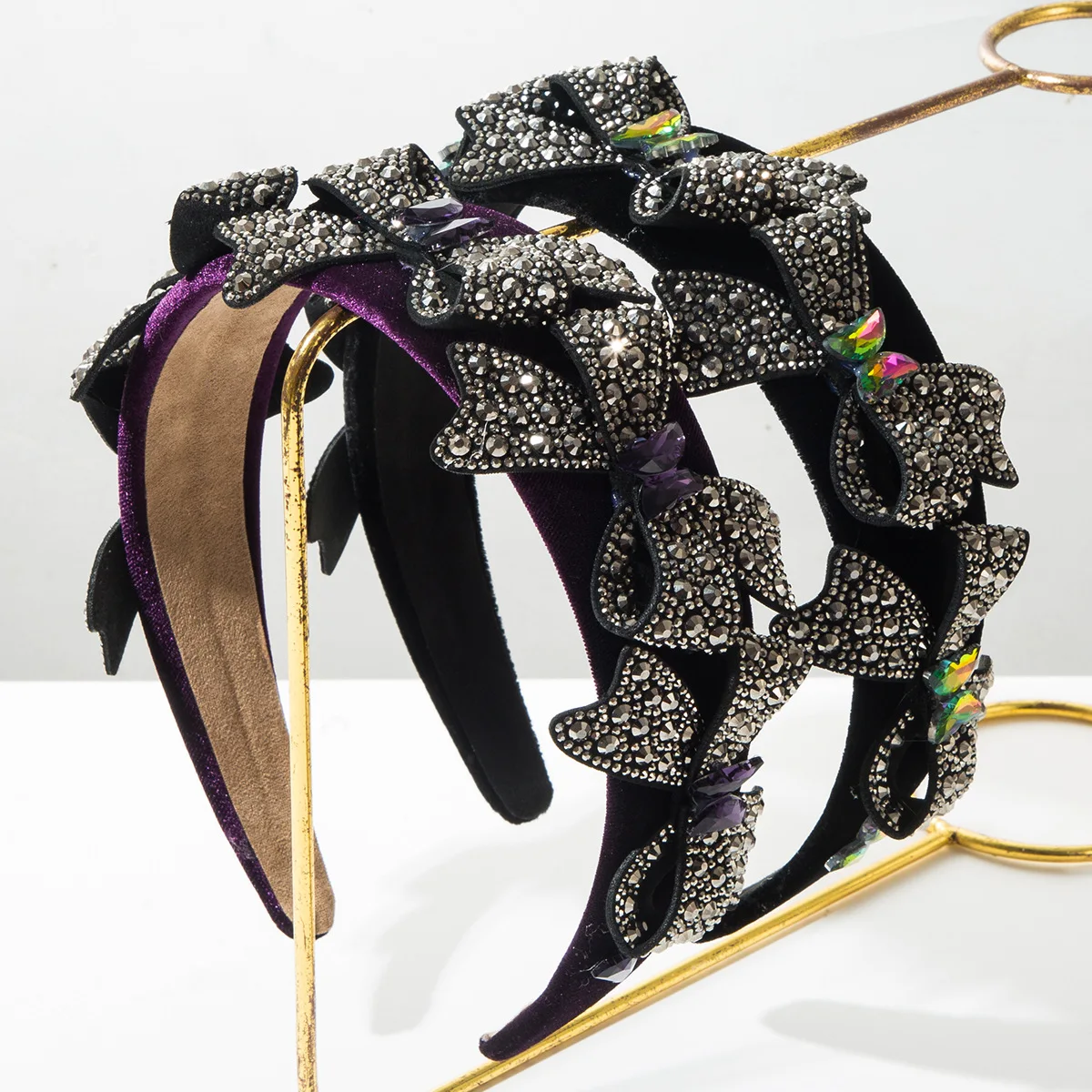 tiara-larga-de-veludo-com-borboletas-cravejadas-de-strass-estilo-retro-europeu-e-americano-acessorio-de-cabelo-luxuoso-e-versatil
