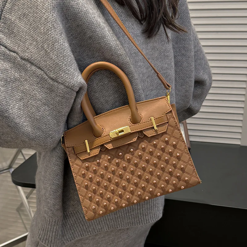 حقيبة صغيرة مرصعة لعام 2025 للخارج الليلية، محفظة كروس مريحة للنساء، حقيبة كتف مميزة ومقبض يدوي عصري