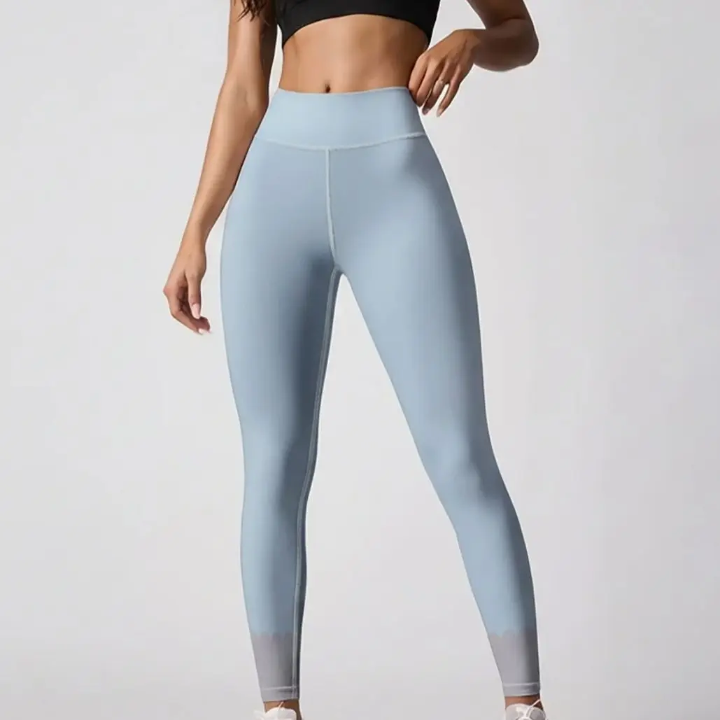 

Светло-голубая основа с светло-серым волнистым декоративным краем по низу брюк, женские брюки для йоги с высокой талией, с принтом, высокой эластичностью и быстрым высыханием.
