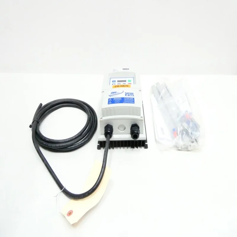 

Новый Оригинальный Готовый к Отгрузке Привод переменного тока VFD ESV371N02YXC 240В-AC 0-500Гц 0-230В-AC 12 л.с.