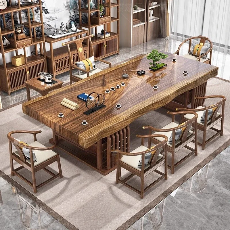 Combinazione di tavolo da tè e sedia in legno massello di grandi dimensioni