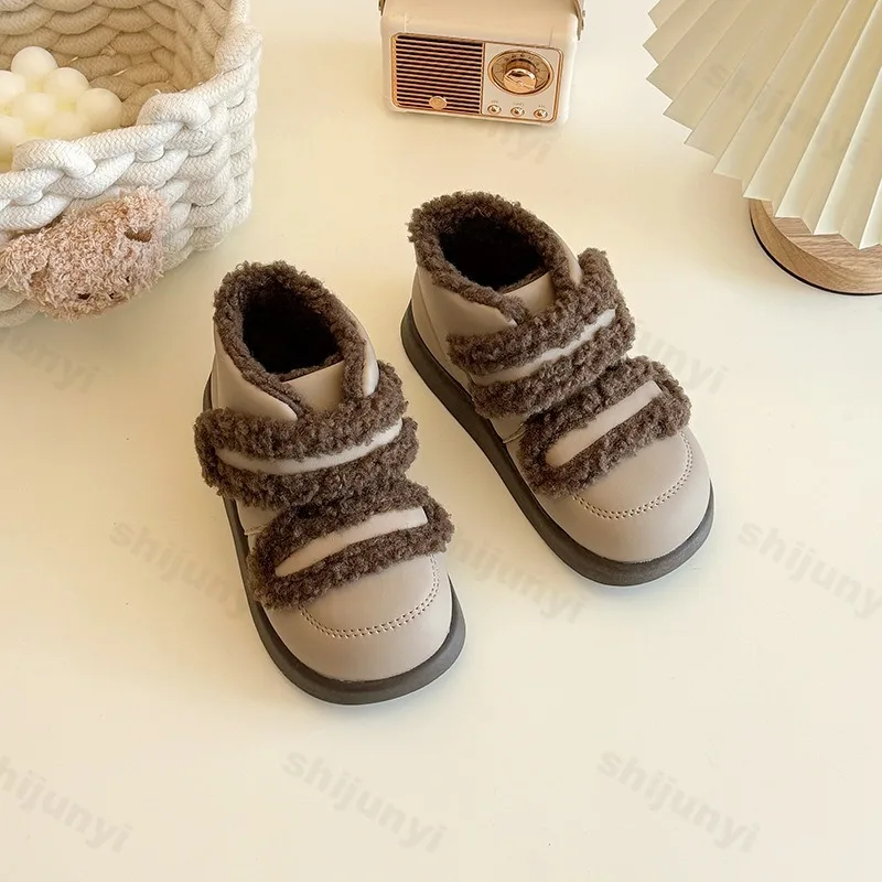 Scarpe di cotone casual in peluche alte di tendenza della moda da ragazza 2025 Stivali da neve con suola morbida, caldi, comodi e versatili per bambini invernali