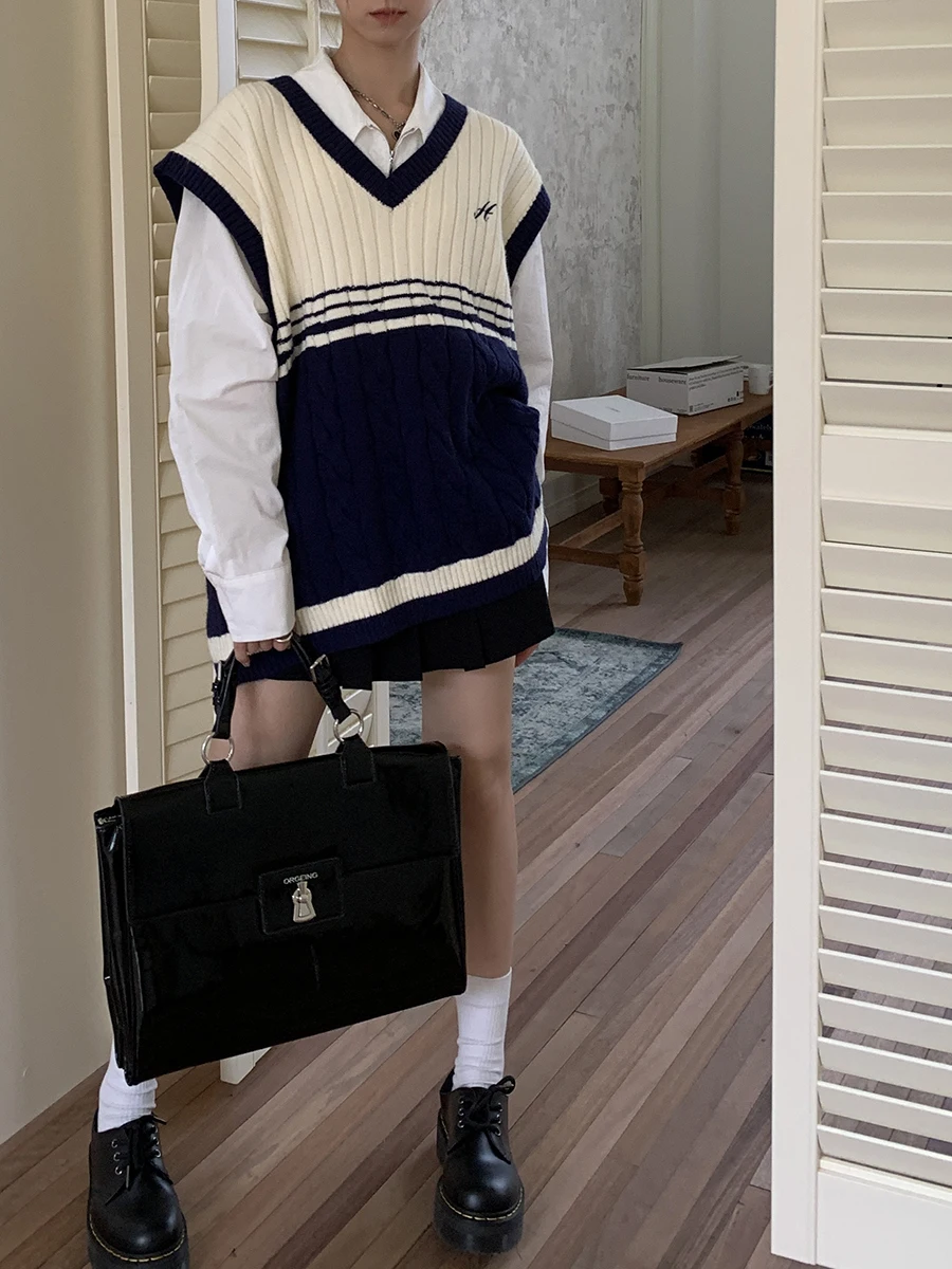 

Red Celebri Vest Knitted Sweater Women's Autumn 2025 New Sle Lazy Outfit College V-ne Pullover Faionable Commute