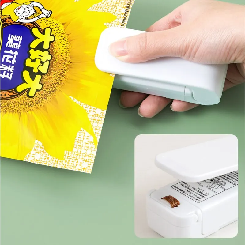 Mini Heat Bag Sealing Machine Package Sealer Bags Thermal Plastic Food Bag Closure Portable Sealer Packing