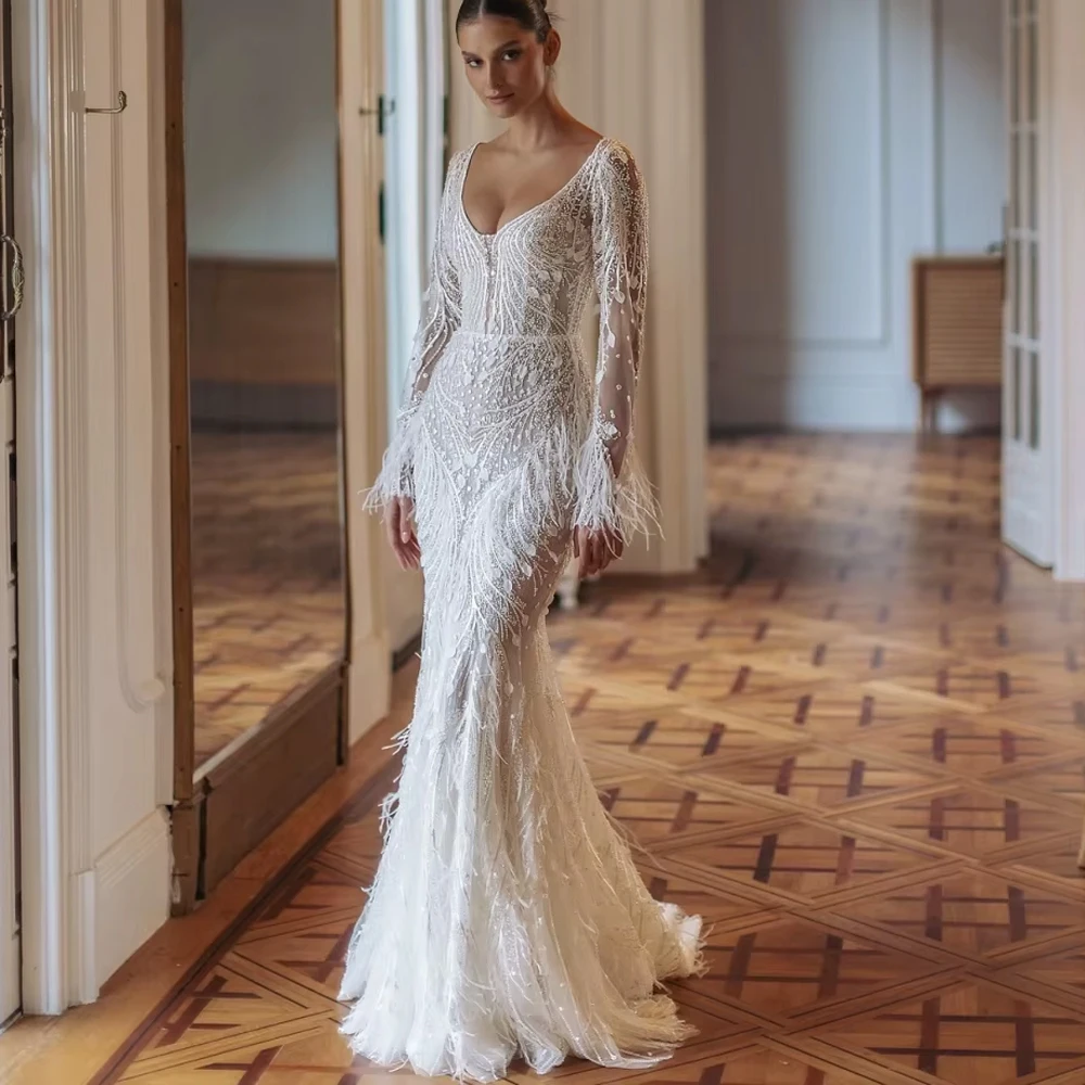 ชุดแต่งงานแขนยาวประดับลูกปัดแบบสั่งทำพิเศษ หรูหราด้วยขนนก ทรงเมอร์เมด เปิดหลัง