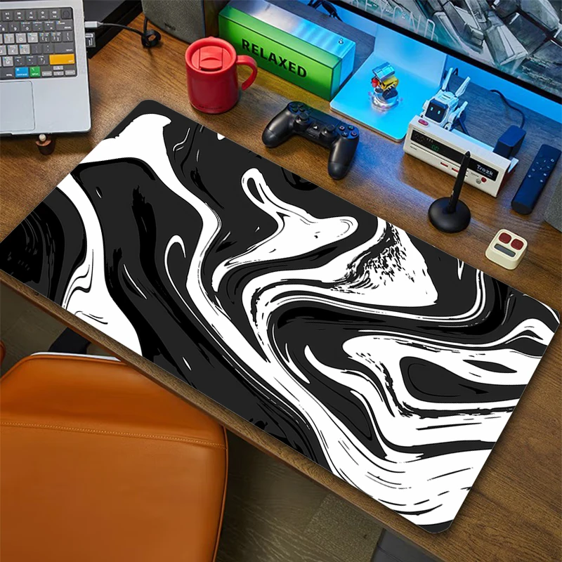 Grand tapis de souris de jeu en polymère de bureau noir et blanc, accessoires PC Gamer, média, clavier d'ordinateur, tapis de souris Anime, course