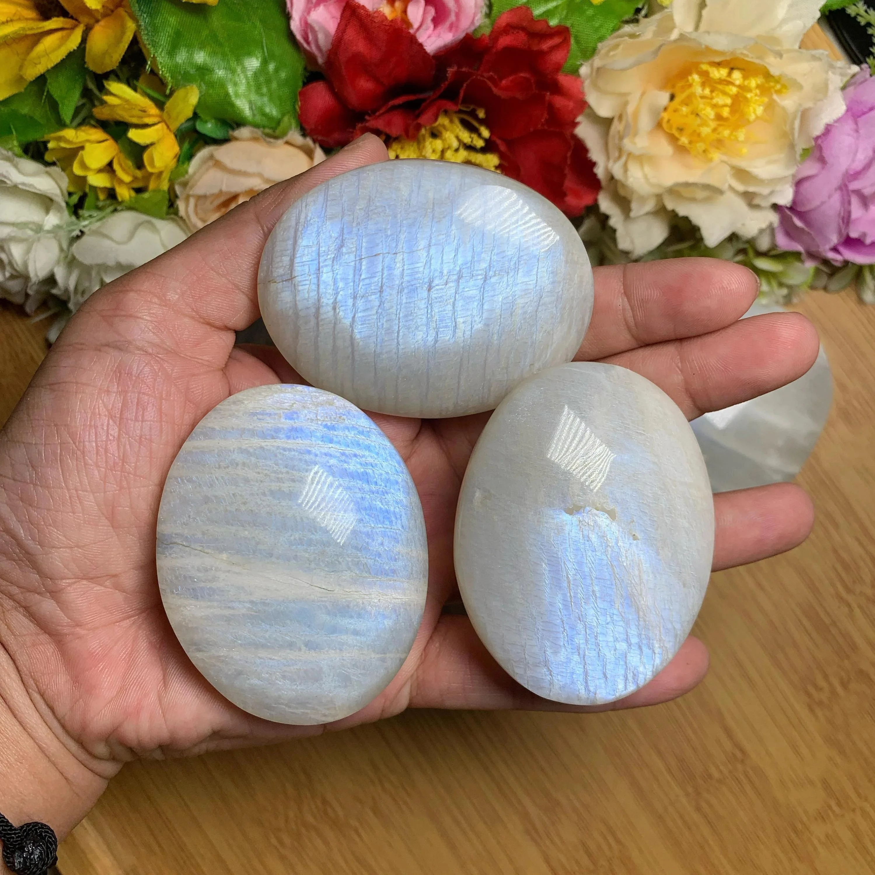 Exquisite Hand-carved Moonstone Crystal - Unique Reiki Stone, Suitable for Home Decoration, Jewelry Production