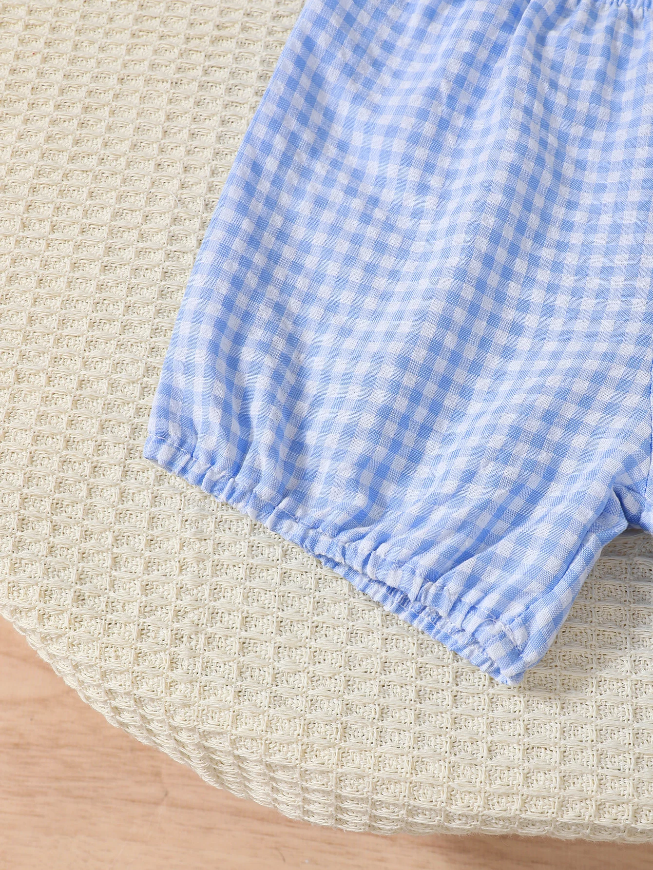 طقم بناتي لعيد الاستقلال مع نمط شبكي بدون أكمام وحزام علوي وسروال قصير مكون من قطعتين مع تصميم فيونكة #6