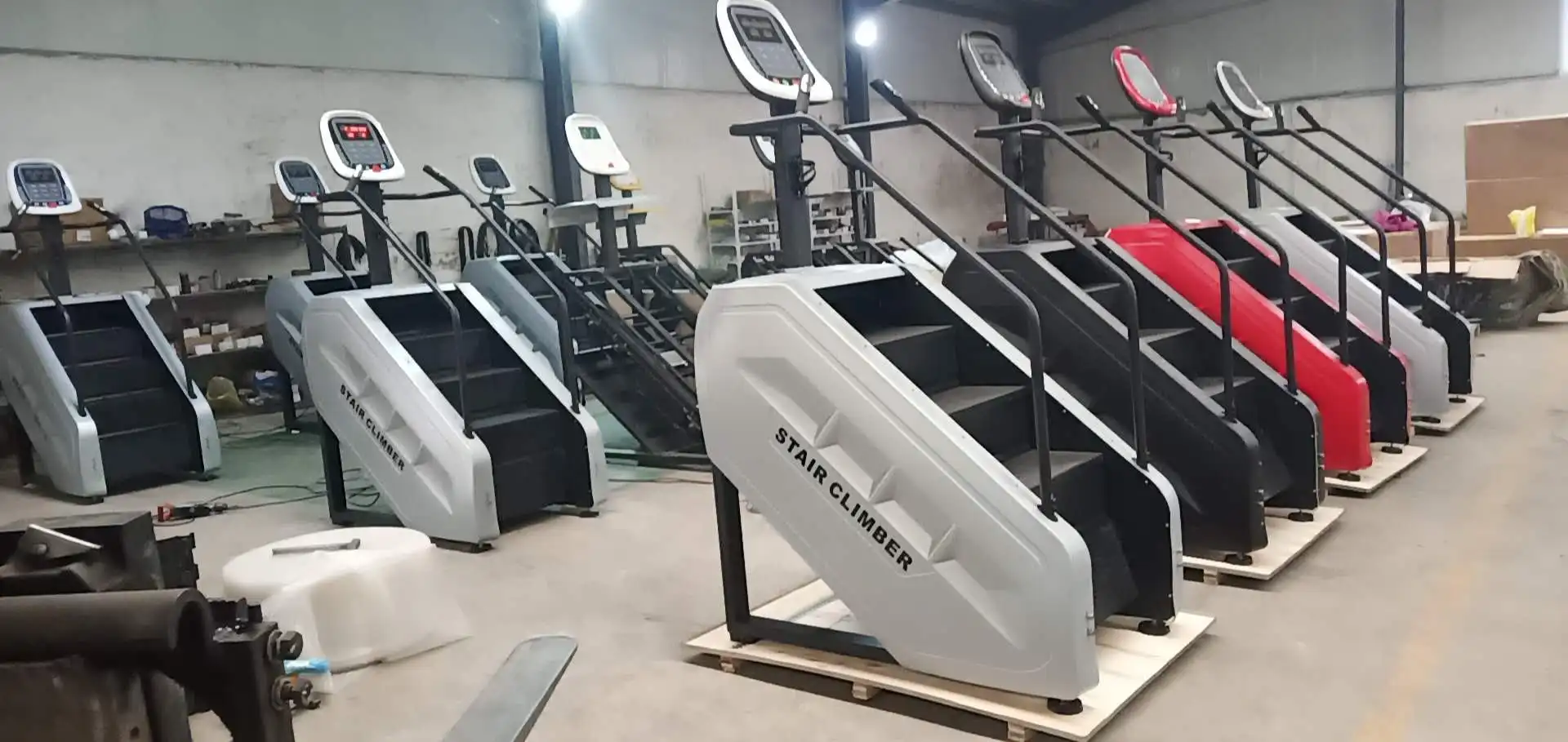 آلة تسلق الدرج التجارية مع عملية هادئة - مثالية للمنزل ومساحات الصالة الرياضية المشتركة