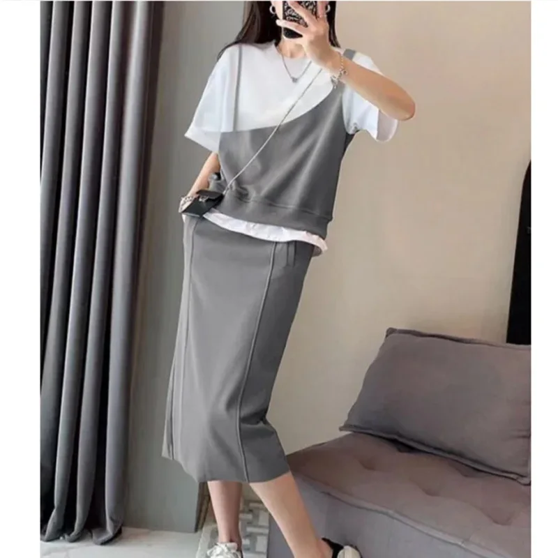 New Patchwork Fake Two-piece T-shirt, Versatile for Women, High Waisted Crotch Covering, Slimming Half Skirt Two Piece Dress Set