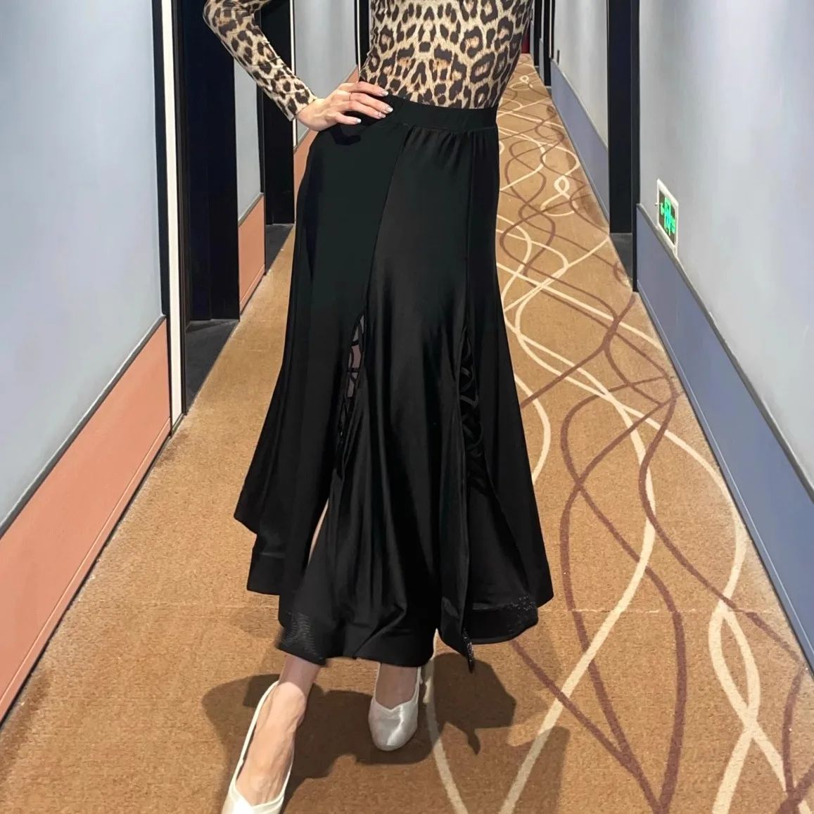 Nieuwe Ballroom Dansvoorstelling Moderne Dans Hoge Split Rok Voor Vrouwen Volwassen Nationale Standaard Dans Kostuum Rok Dragen DN22293