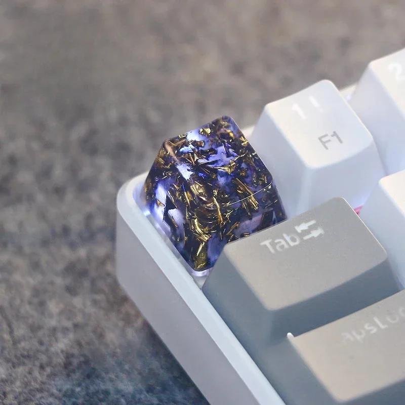 Personalized handmade keycaps, single light-transmitting couple gift-giving mechanical keys
