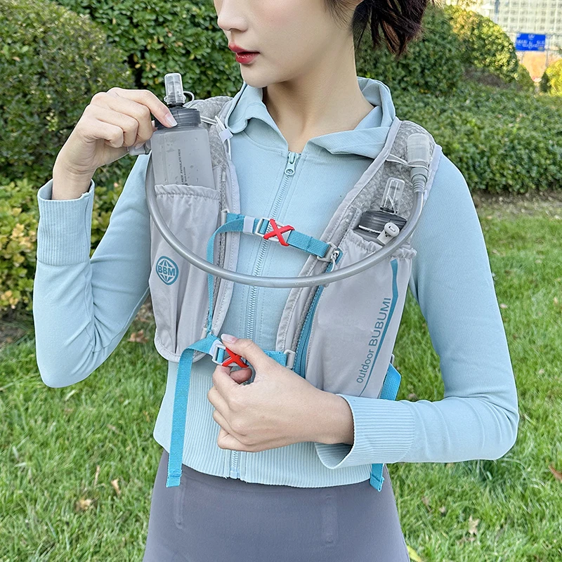 Running ultra light Backpack Outdoor Hiking Cycling Hydration Vest Marathon with Whistle Can be used with 1.5L 500ML Water Bag