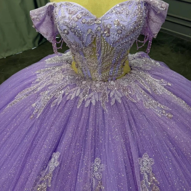 

Блестящее фиолетовое платье Quinceanera с открытыми плечами и бусинами, кружевное кристаллическое блестящее цветочное платье с бантом, платья de 15, Quinceanera ﻿ Индивидуальный