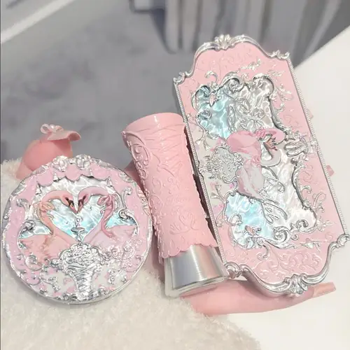 Imagen 2 del producto Juego de maquillaje Flower Knows Swan Ballet Series, paleta de sombra de ojos de seis colores, colorete en relieve, Kit de lápiz labial brillante con bolsa, todo en