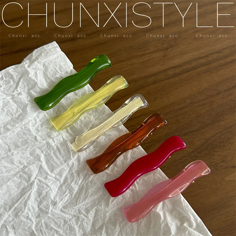 

Ретро-заколки для волос с прозрачными волнистыми элементами для женщин, односторонние заколки для челки, разноцветные, нескользящие, с прочной фиксацией, модные аксессуары для волос на каждый день