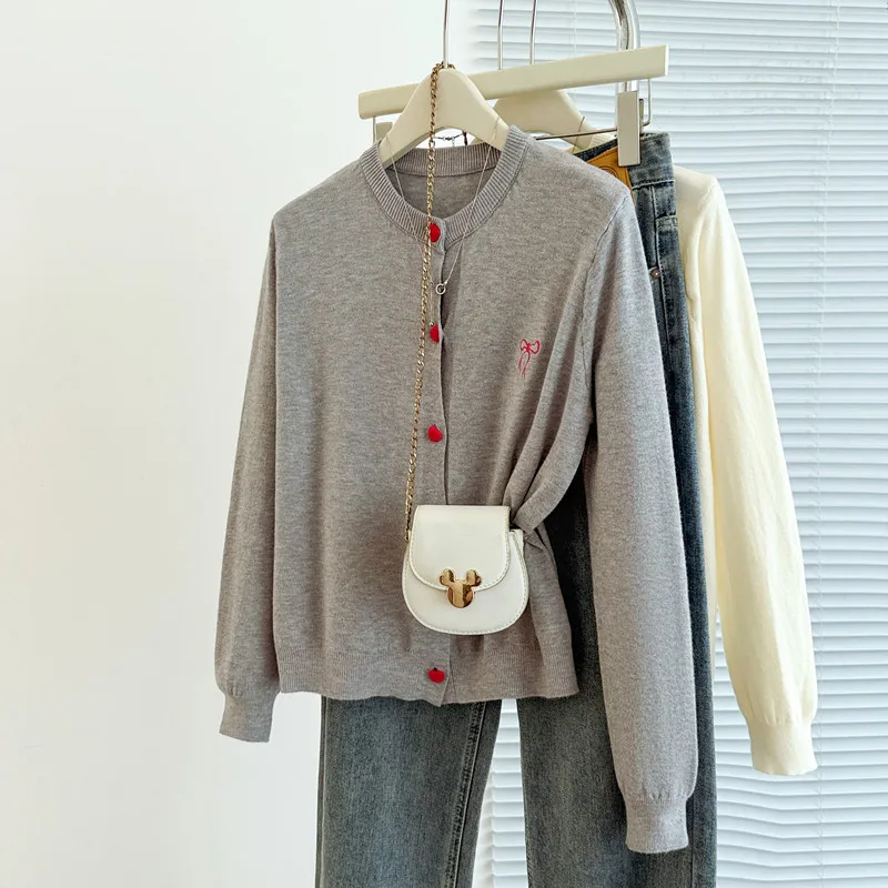 เสื้อสเวตเตอร์ถักผู้หญิง คาร์ดิแกน แขนยาว คอทรงโอ สีดำ ปักลาย เสื้อสเวตเตอร์ถัก คาร์ดิแกน เสื้อผู้หญิง ท็อปส์ เสื้อสเวตเตอร์ผู้หญิง Q928