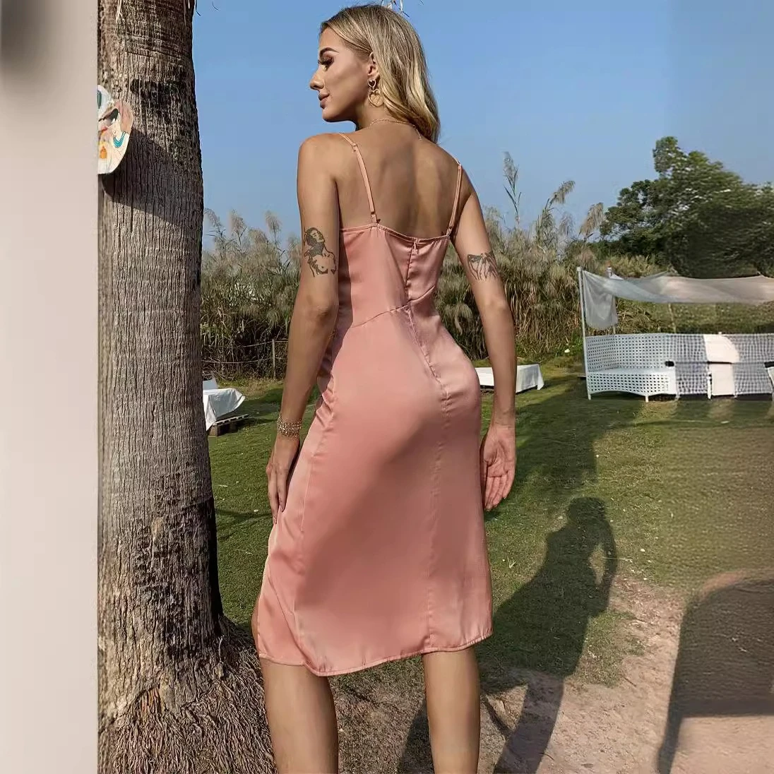 فستان أنيق موديل 2025 بحزام مثير وياقة مكدسة فستان ستان أنيق #4