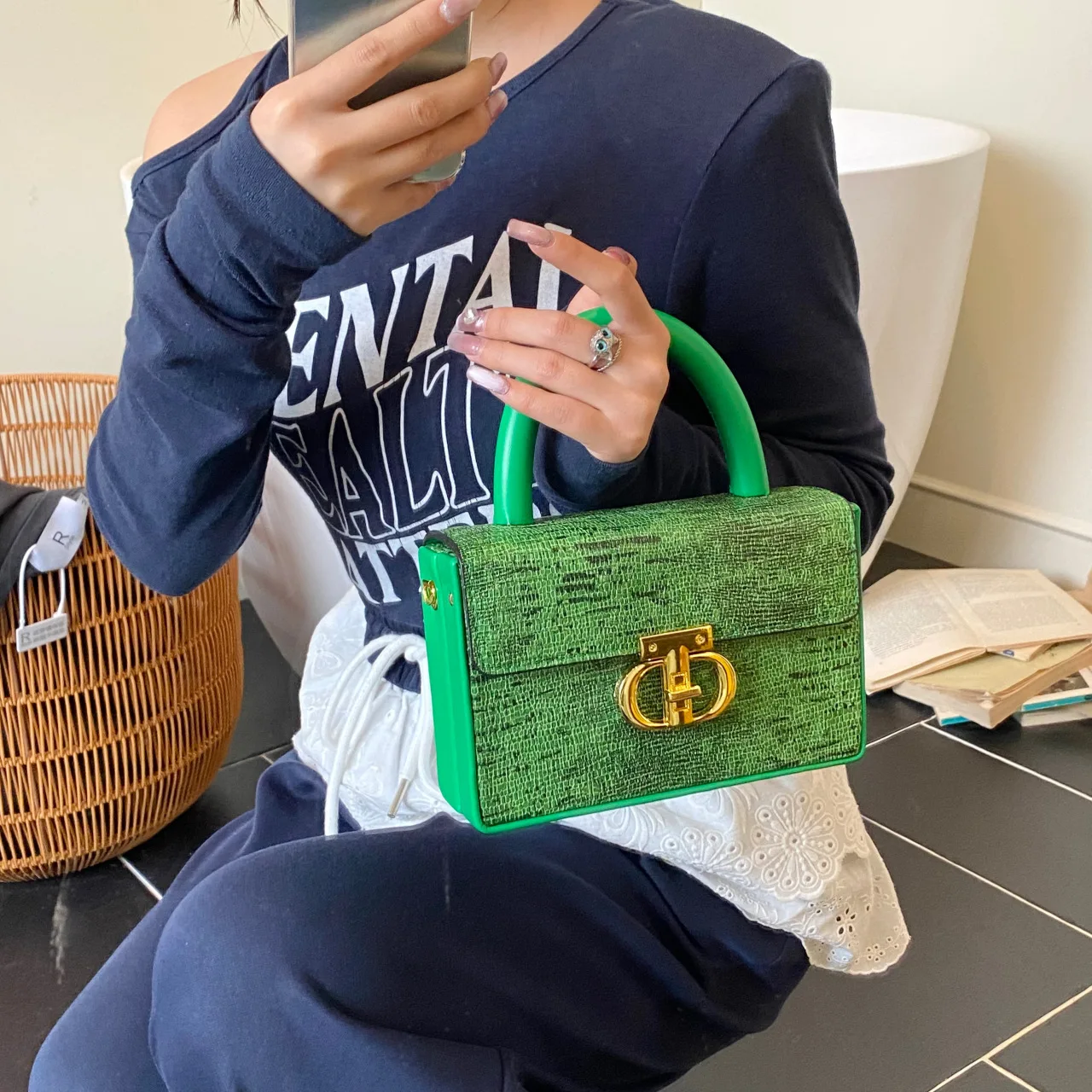 حقيبة مربعة بقفل 2025، محفظة كتف صغيرة للنساء، حقيبة كروس بمقبض علوي، حقيبة بسيطة من النهار إلى الليل، حبال مزخرفة #4