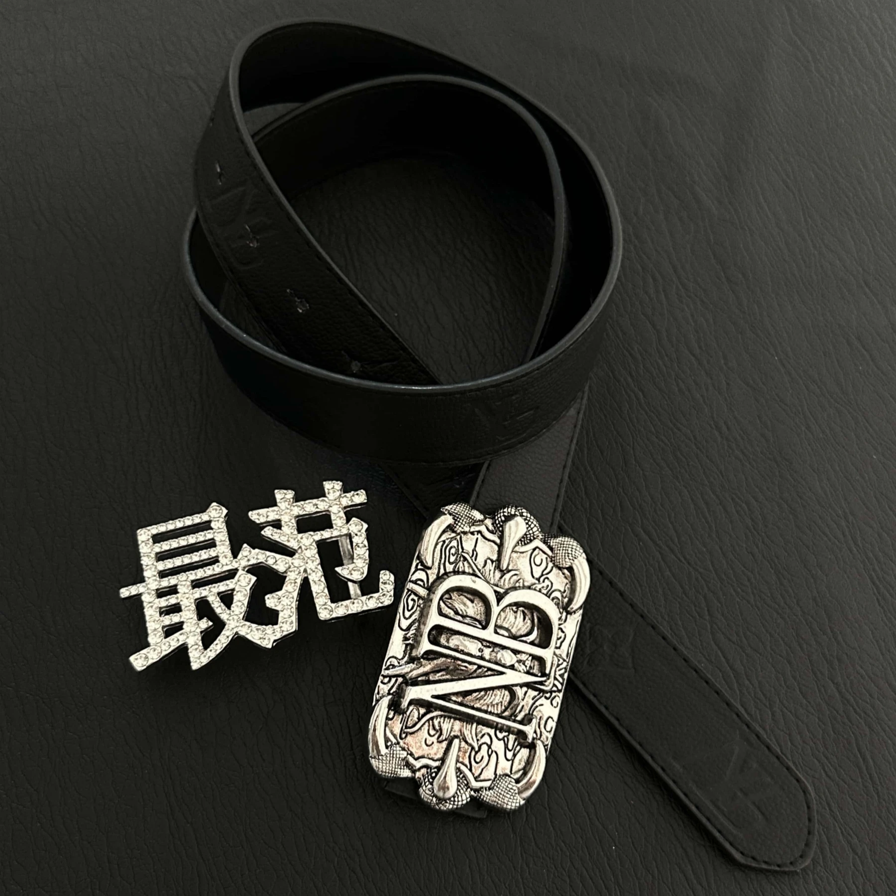 

NB Vintage Carved Buckle Belt, Replaceable Double Rhinestone Buckles, Unisex Black Textured Leather Belt