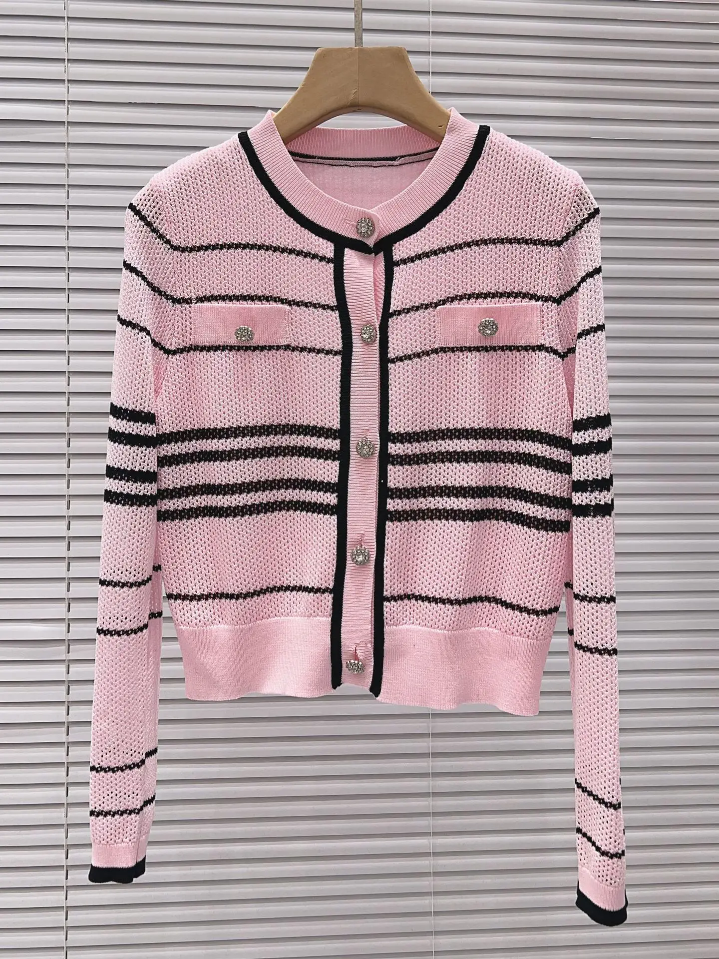 

Элегантный вязаный кардиган с круглым вырезом, премиум-версия, европейский стиль, весна-лето, в полоску, милый, молодежный, модный, универсальный.