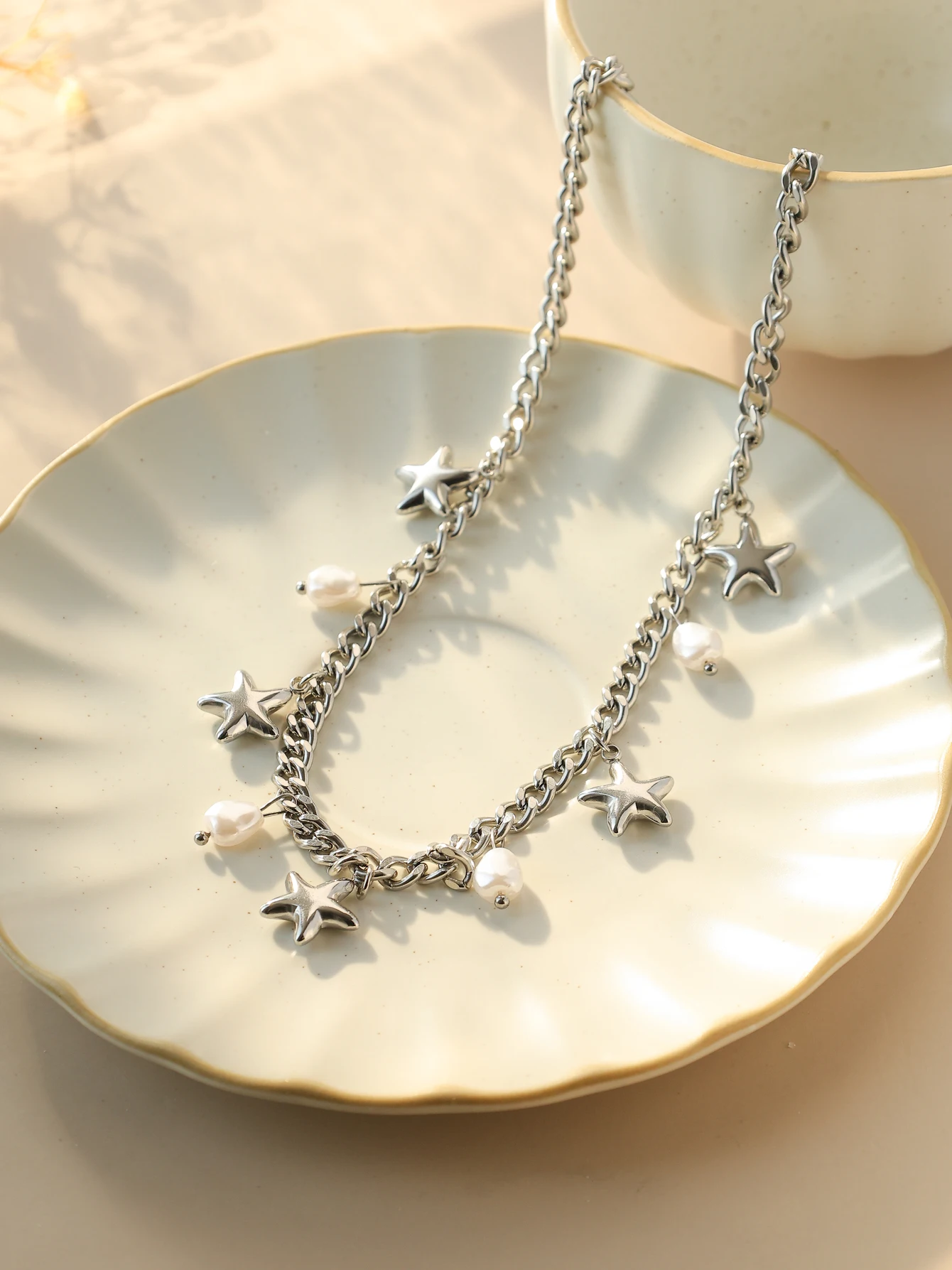 Gold stainless steel star pearl pendant chain necklace Women\'s necklace Retro fashion versatile jewelry 2025