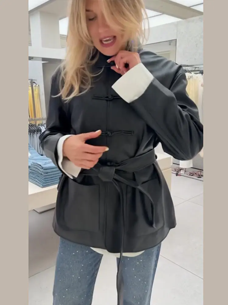 Damen Kunstlederjacken mit Stehkragen, Froschknöpfen und Gürtel, Streetwear, Langarm, Einreihig, Lockere Oberbekleidung – Detail 18