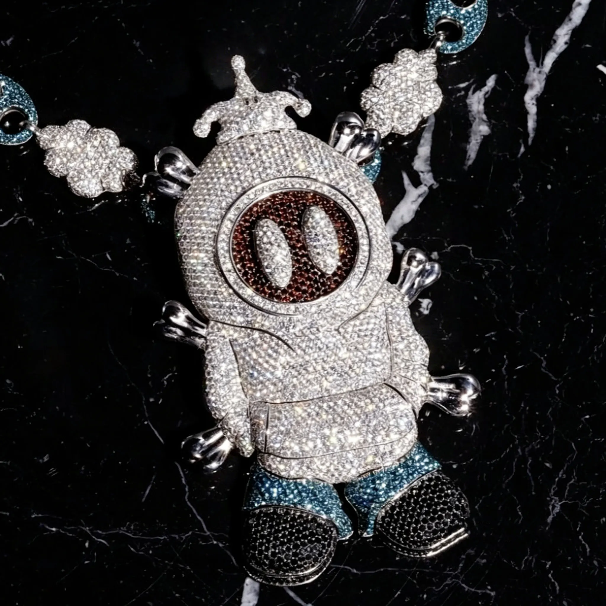 LYEE CYEE Exquisite Full Diamond Cartoon Trendy Play Spaceman 3D Rap Pendant Necklace Fashionable Charm Hip Hop Jewelry, Exquisite Cutting Craftsmanship, Shining with Light, Fashionable and Elegant Appearance, Birthday Gift or Stacked Wear