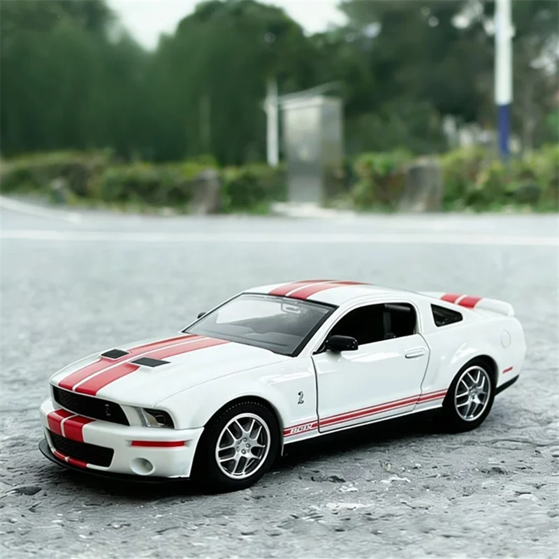 

1:24 Mustang Shelby GT500 2007 Alloy Sports Car Model Diecast Metal Classic Track Racing Vehicles Car Model Simulation Kids Gift