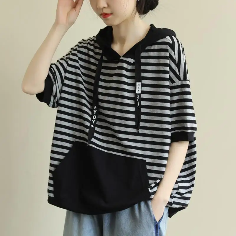 

2024 New Women's Summer Hooded Striped Pocket Patchwork Fashion Casual Temperament Versatile Short Sleeved Loose T-shirt Tops