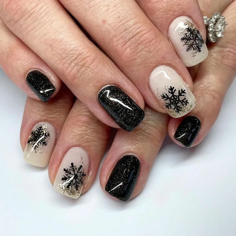 24 pçs curto quadrado unhas falsas com design 2024 natal unhas falsas glitter floco de neve preto reutilizável adesivo imprensa em unhas