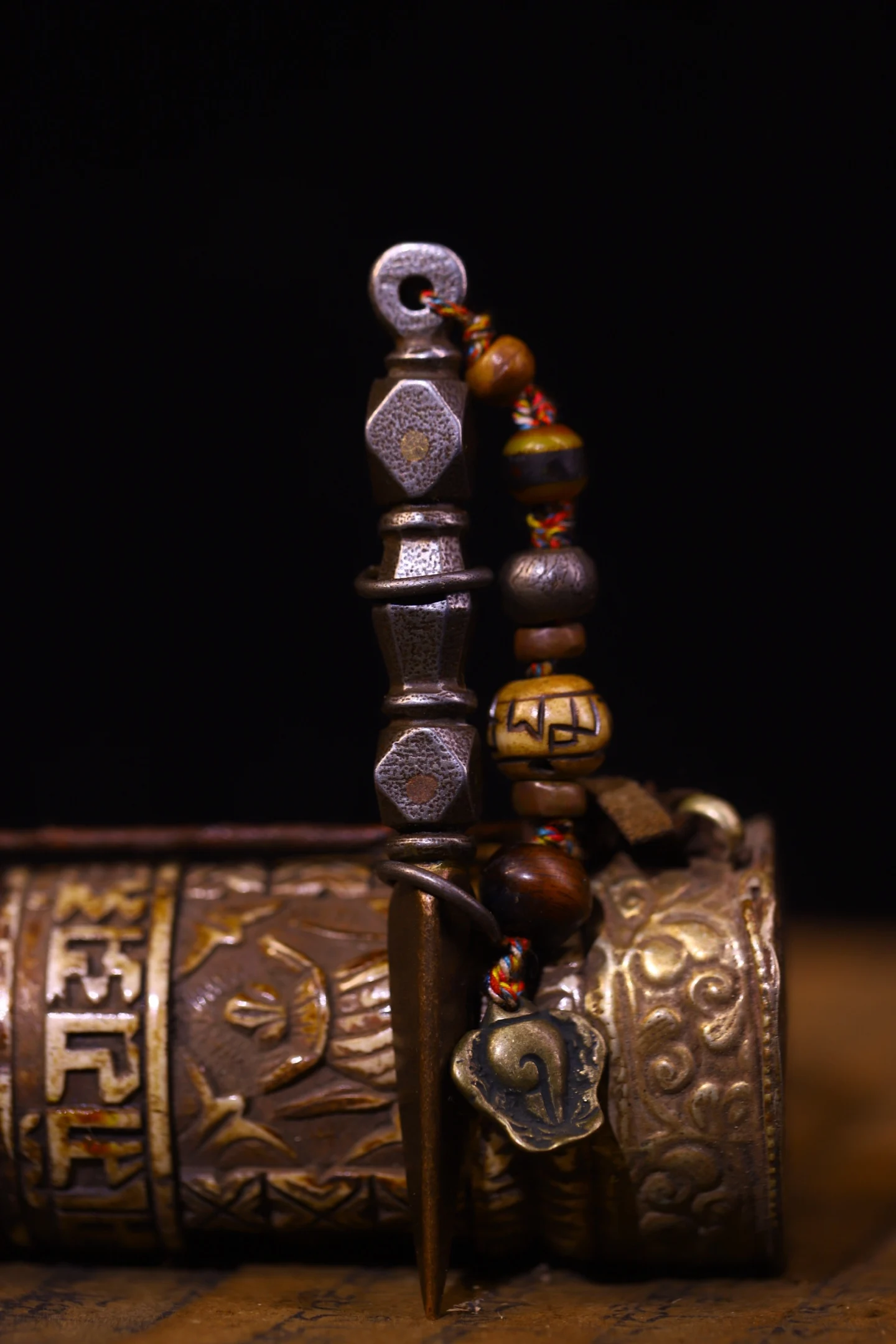 

Tiantie Cinnabar Wear texture Dorje Vajra Phurpa Pendant Gem Buddha Beads Conch Amulet Dharam Worship Hall