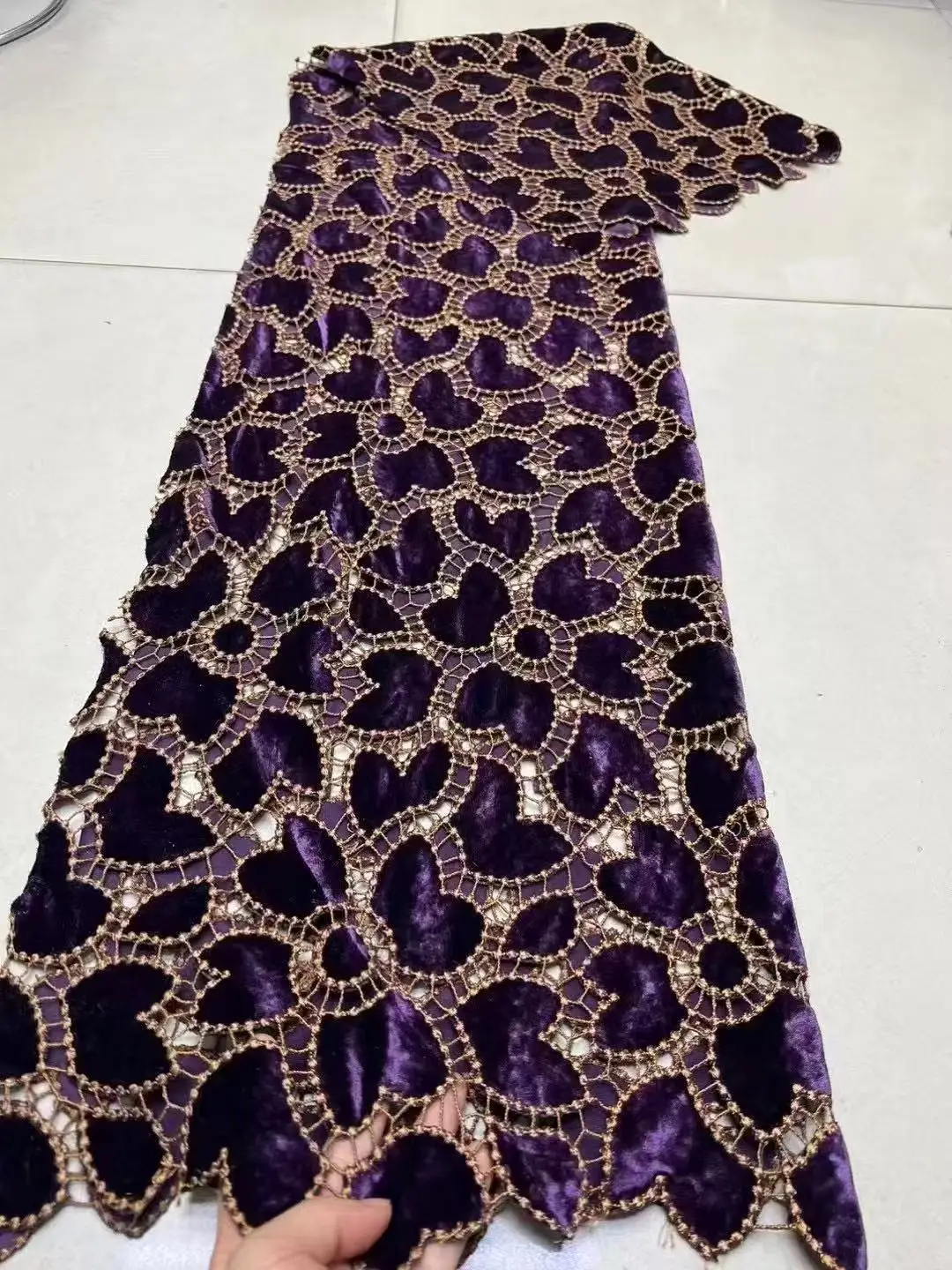 tissu-africain-en-dentelle-de-velours-2026-dentelle-nigeriane-de-haute-qualite-5-yards-tissu-en-dentelle-de-velours-francais-pour-robe-de-mariee-tissu-a-coudre