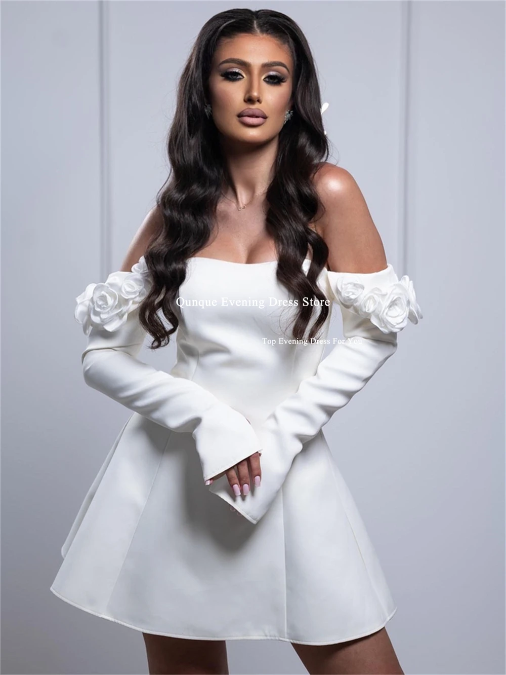 Qunque korte mini-a-lijn trouwjurk uit de schoudermouwen met 3D-bloemen satijnen bruidsjurk vestidos de noiva op maat