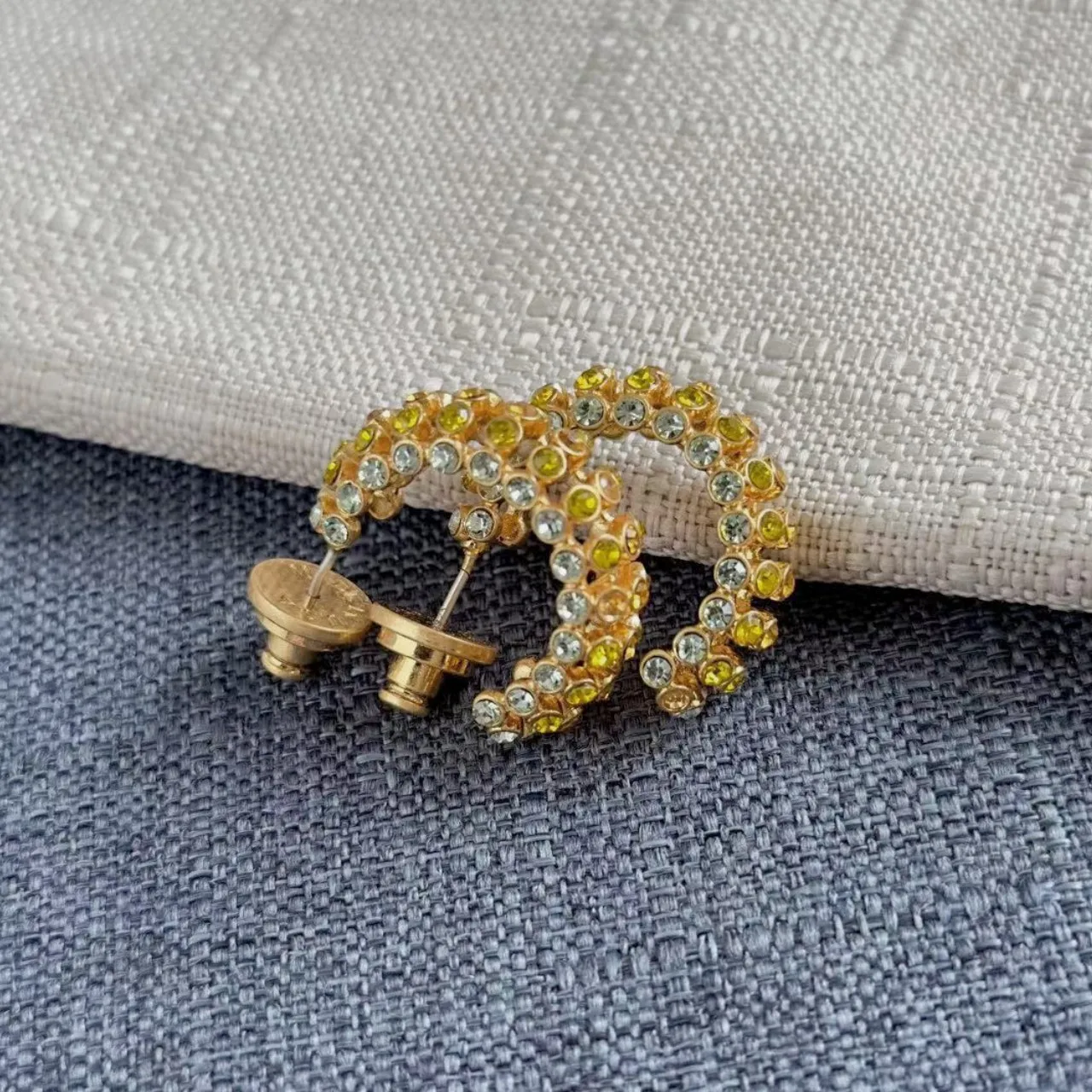 

Os Fashion Jewelry Vintage Full Crystal C-Shaped Hoop Earrings Stud for Women with Multicolor Stones