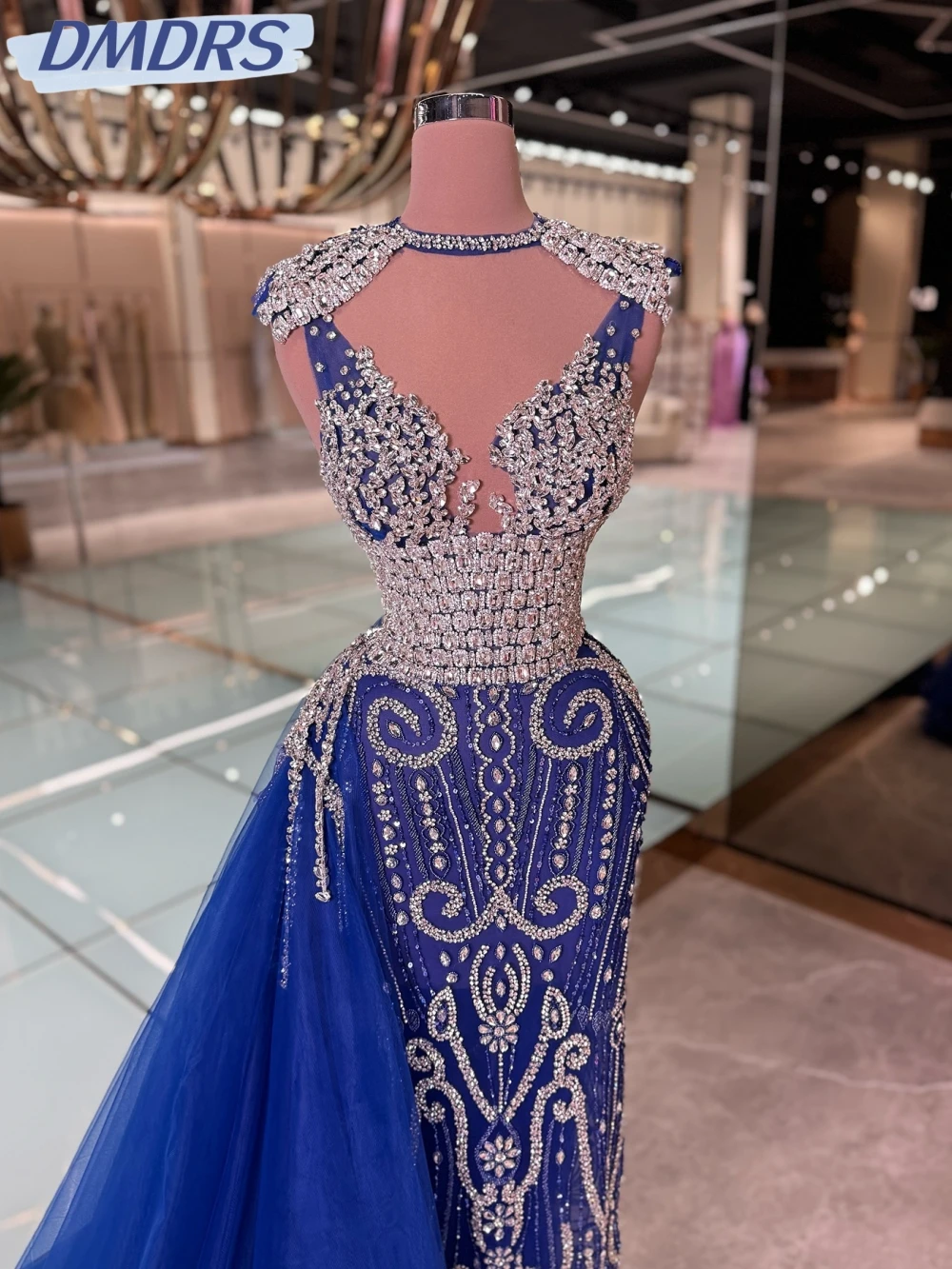 Nieuwe oogverblindende kralen kristallen avondjurk blauwe luxe rechte lange bruiloft jurk op maat gemaakte mouwloze galajurken