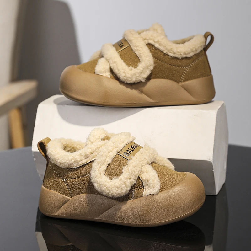 2025 Scarpe invernali nuove per bambini Scarpe in cotone per bambini Scarpe in cotone caldo addensato Scarpe casual comode e alla moda carine