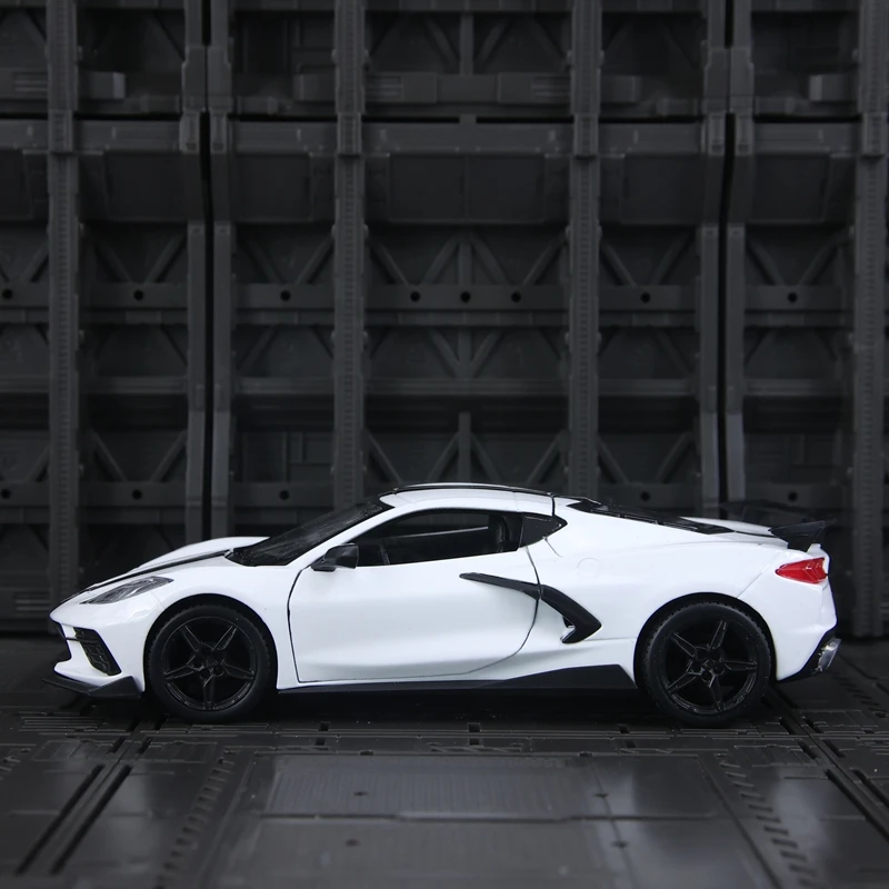 

Maisto 1:24 Simulation ChevroletCorvette Coupe C8 Alloy Car Model doors on both sides that can be opened suitable for collection