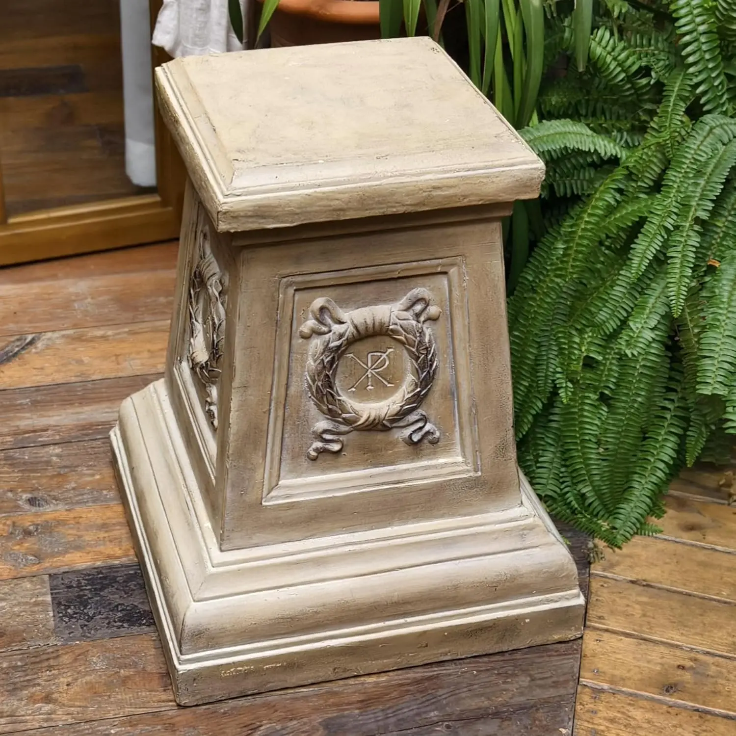 Garden Outdoor Statue Classic Plinth Base Indoor Sculptural Riser Garden Side Table Antique Stone Finish Yard Patio Deck Home