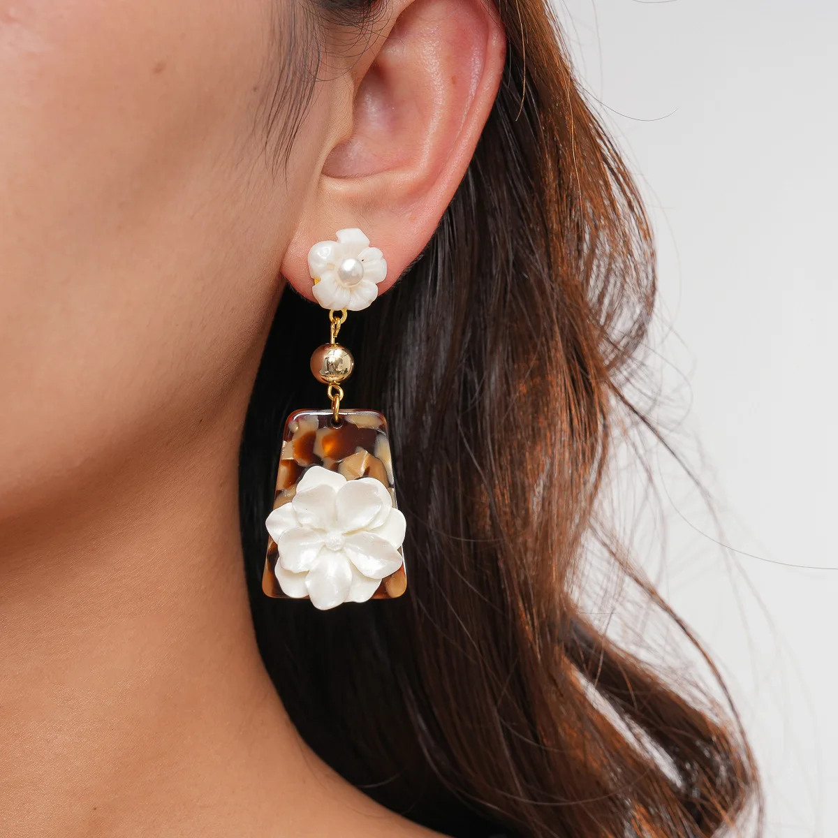 Vintage Resin Rectangle Pendant Earrings For Women Elegant White Flower Imitation Pearl Earrings Banquet Jewelry Gifts