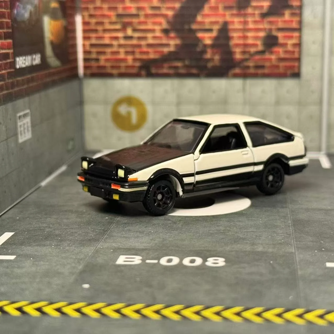 Dream Tomica NO. 145 Initial D AE86 TRUENO Toyota Takara Tomy Diecast Metal Car In Toy Vehicle Model Collection Anime