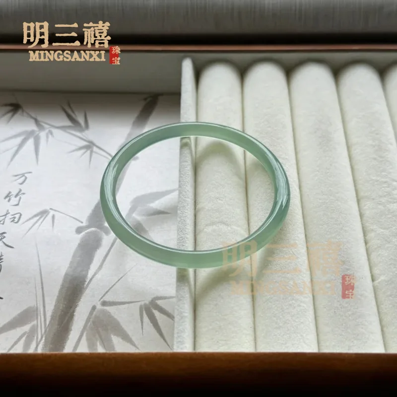 

Natural chalcedony , ice-type far mountain green agate, thin round bangle, beauty , Dingdang bracelet, light lux