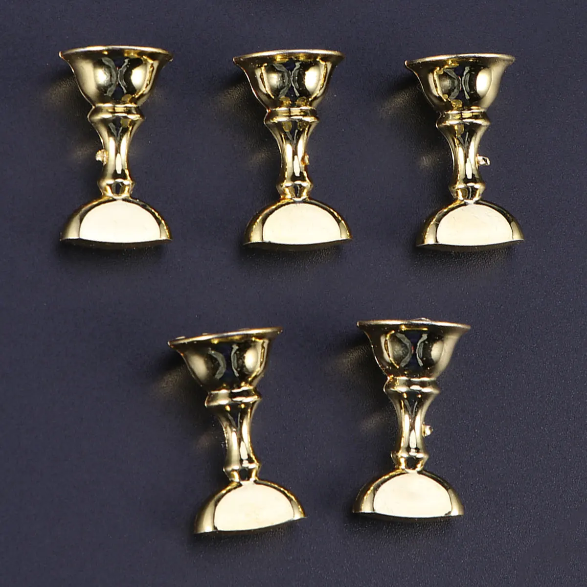 

Crystal Alloy Magnetic Nail Tips Display Stand Holder for Nail Art Display Suitable for Salon DIY Manicure Pink