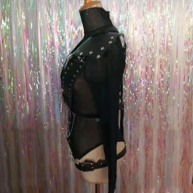 Punk Schwarz Leder Niet Rüstung Metall Kette Body Frauen Sänger Tänzer Kostüm Nachtclub Bar Lead Dance Bühne Leistung Tragen